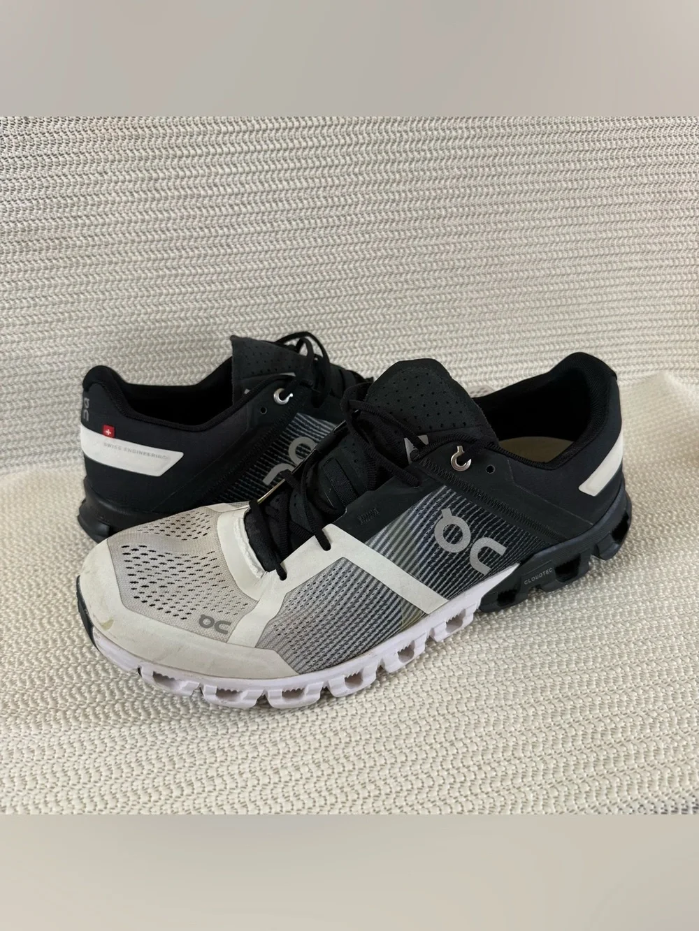 On Cloud X Men’s Size 10 Black White CloudTec Running Training Shoes Sneakers